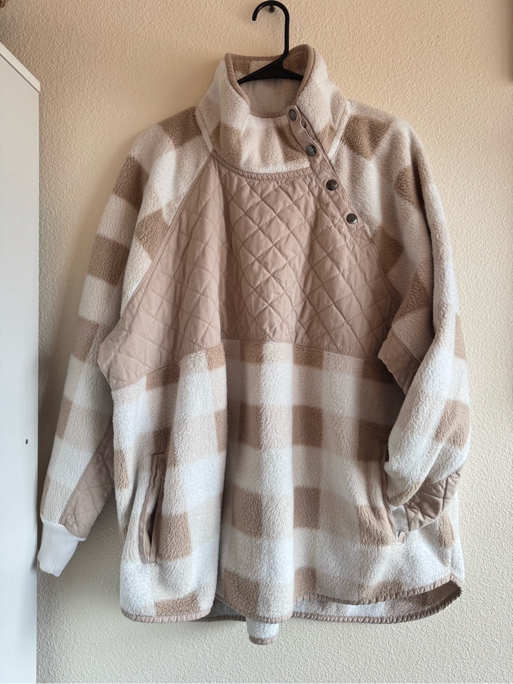 Abercrombie & Fitch Quilted Sherpa Jacket - Cream & Beige